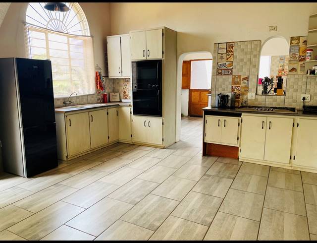 4 BEDROOM FREEHOLD FOR SALE IN DERSLEY